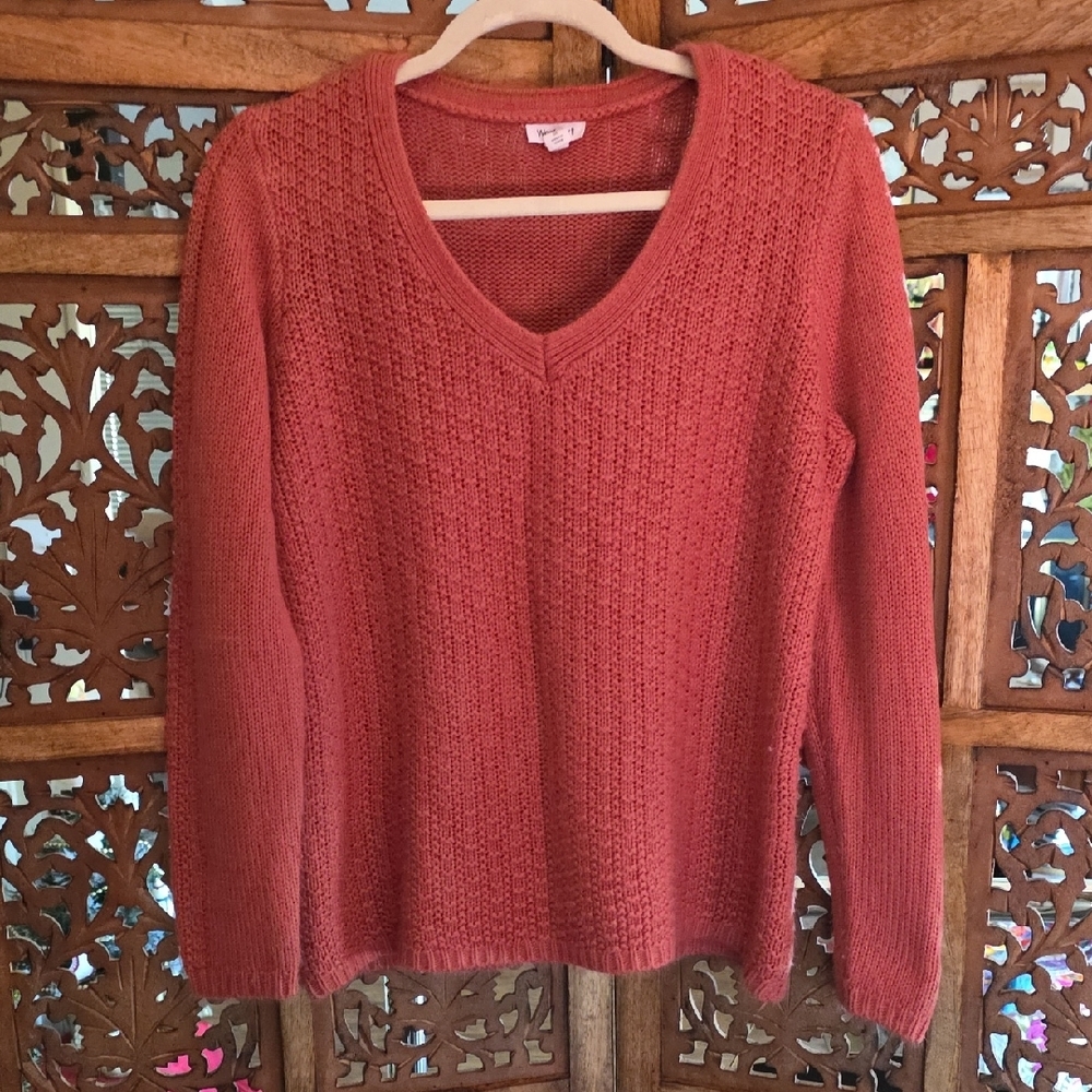 🌟 Westport V-Neck Sweater - Warm Rust Size Med